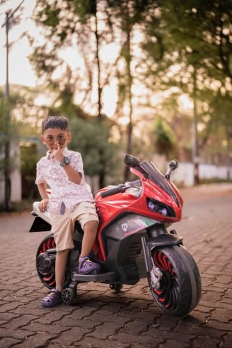 Sibling baby photoshoot in Pune — pure bond between brothers and sisters captured