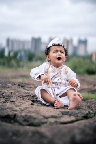 Best baby photographer in Pune capturing cute infant expressions.