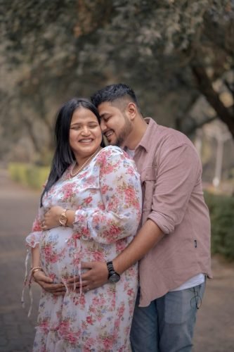 Soulful maternity studio portraits in Baner for modern moms.